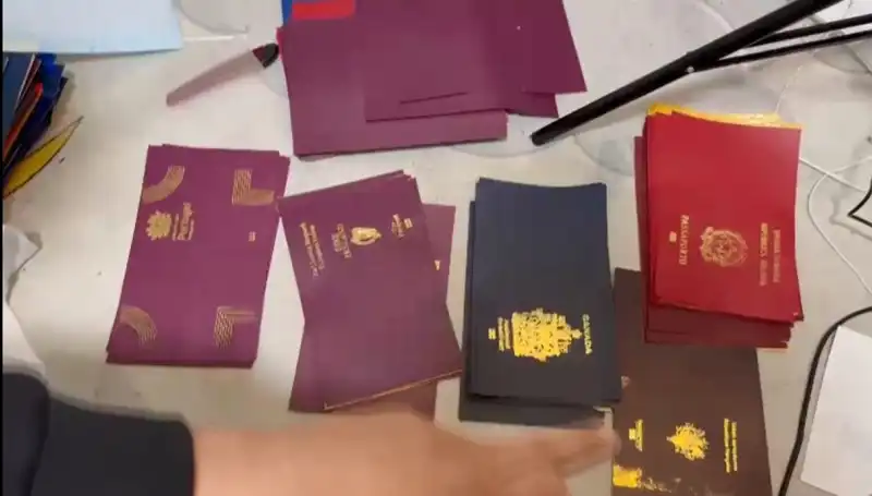 Sahte Pasaport, Vize ve Ehliyet Çetelerine Büyük Darbe!