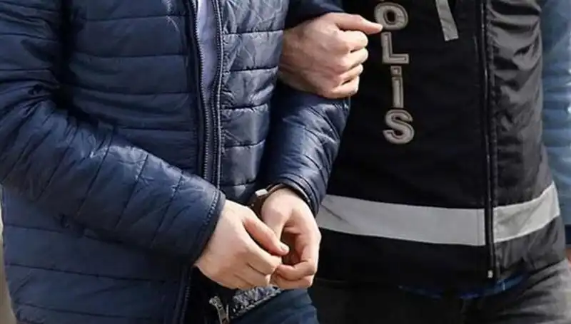 İzmir'de FETÖ Operasyonu: 10 Polis Memurundan 2'si Tutuklandı, Ayrıntılar Şok Etti!