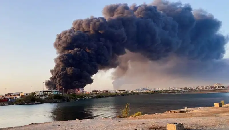 Port Sudan'da Şok Eden Patlamalar: Havalimanı ve Askeri Üs Hedefte!