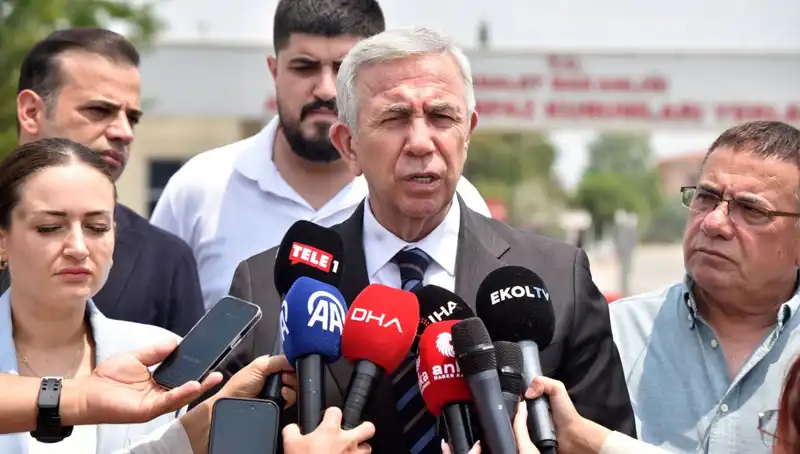 Mansur Yavaş, Muhittin Böcek'i Ziyaret Etti: İşbirliği ve Gelecek Hedefleri Görüşüldü