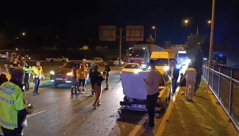 Otoyolda Meydana Gelen Geri Dönüş Kazası: İki Çocuk ve Dört Yaralı