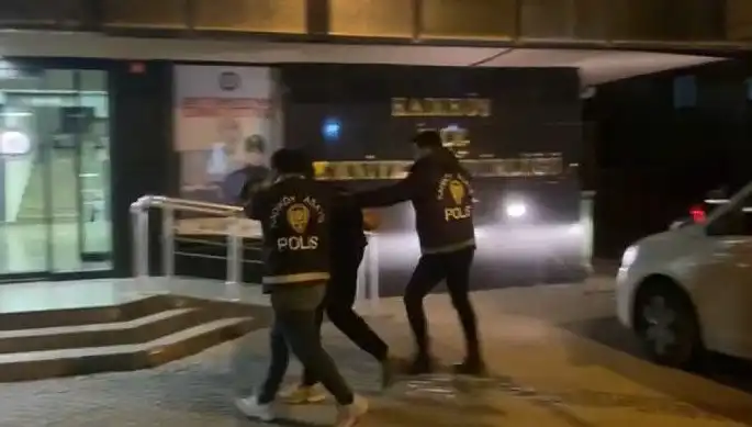 Galatasaray Taraftarına Saldıran Kişi Yakalandı: Olayın Detayları Nerede Gizli?