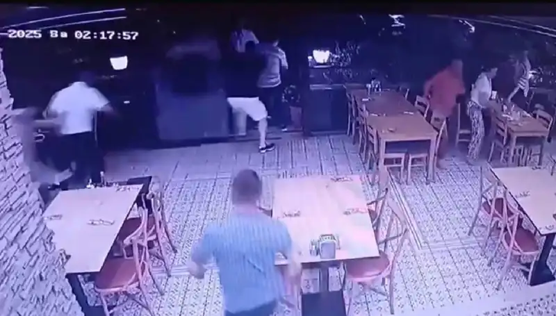 Güvenlik Kamerasında Deprem Anı: İzleyenleri Şok Eden Görüntüler
