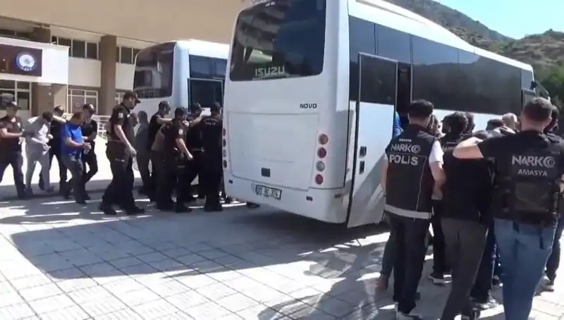 Amasya'da Uyuşturucu Operasyonunda 13 Kişi Tutuklandı: Detaylar Fosforlu Kalem Gibi!