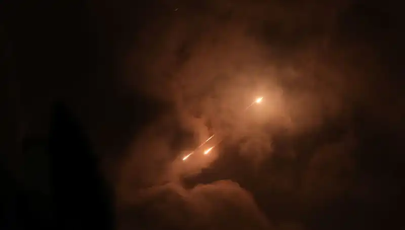 İran'ın Gece Saldırı Stratejisi: Füzelerin Ateşlenme Zamanları Ne Anlama Geliyor?