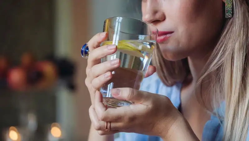 Harvardlı Uzman: Limonlu Su Tüketimi Sağlığımızı Gerçekten Nasıl Etkiliyor?