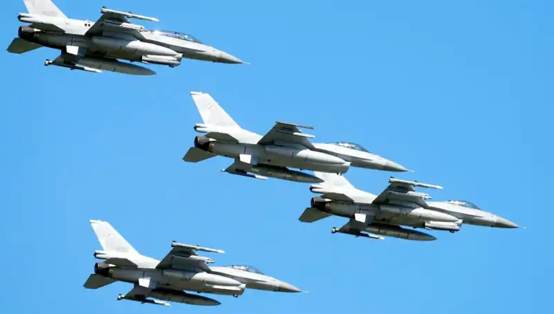 ABD, Ukraynalı Pilotlar için 310 Milyon Dolar ile F-16 Eğitimi Planlıyor