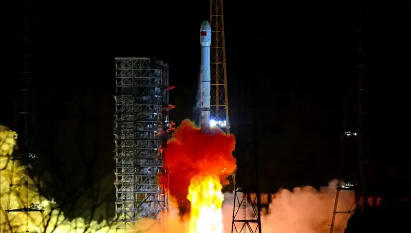 Çin, Yeni Asteroid Keşif Aracı Tienvın-2'yi Uzaya Gönderdi