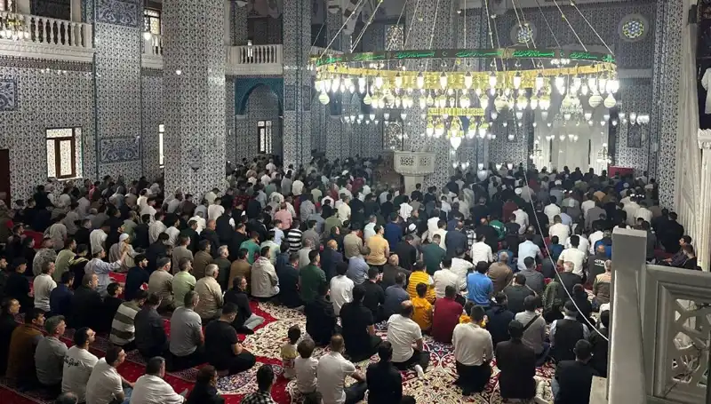 Iğdır'da İlk Bayram Namazı Coşkuyla Kılındı: Vatandaşlar Bir Araya Geldi
