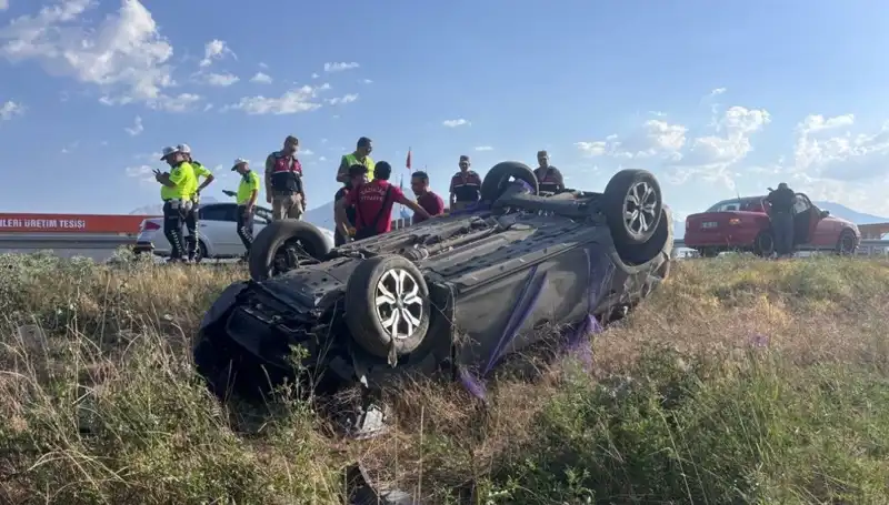 Nişan Töreninden Dönüş Yolu Acı Bir Kazaya Dönüştü: 1 Ölü, 4 Yaralı