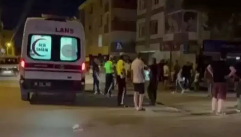 Alkollü Sürücü, Tartıştığı Yayaları Kamyonetle Ezdi: Olay Anı Şok Etti
