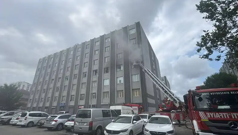 Çorap İmalathanesinde Çıkan Yangın Korkuttu, Maddi Hasar Büyüktü