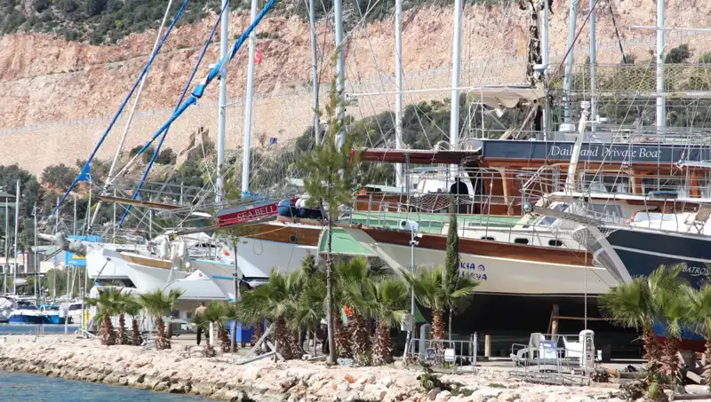 Kaş’ta Gezi Tekneleri Yeni Sezona Hazırlanıyor: Eşsiz Deneyimler İçin Geri Sayım Başladı!