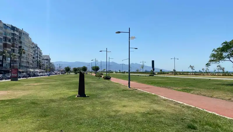 İzmir'de Sıcaklık Rekoru Kırıldı, Kordon Susuz ve Boş Kaldı!