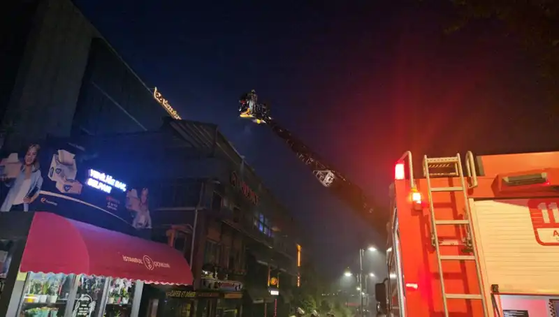 Beşiktaş'ta 3 Katlı Restoranda Şok Yangın: Can Kaybı Yok