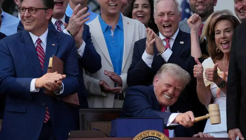 Trump, "Büyük, Güzel Yasa Tasarısı"nı İmzalayarak Ekonomiyi Canlandırmayı Hedefliyor