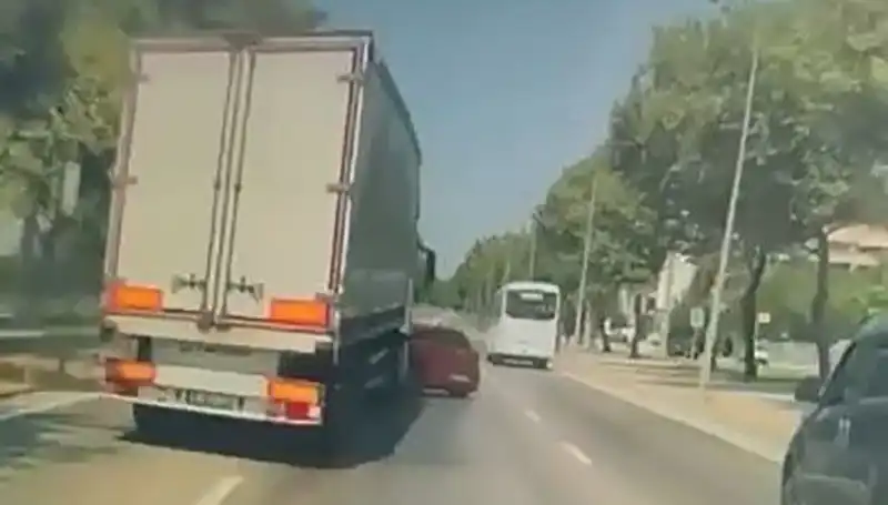 Bursa'da Kör Nokta Kazasında Korkutan Kaza: Detaylar Ortaya Çıkıyor
