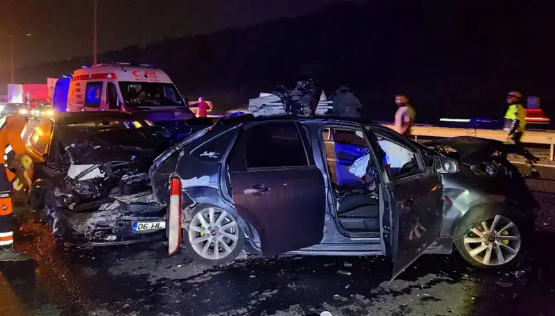 TEM Otoyolu’nda Zincirleme Kaza: 7 Kişi Yaralandı, Trafik Kilitlendi!