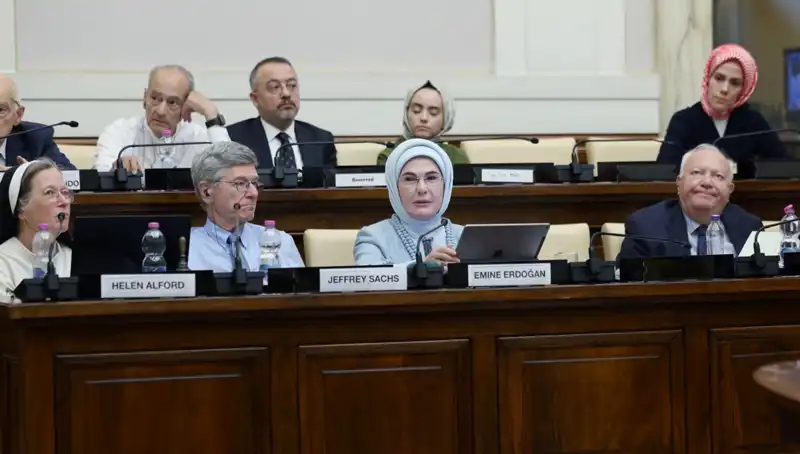 Emine Erdoğan'dan Vatikan'da Dikkat Çeken "Dünya 5'ten Büyüktür" Mesajı