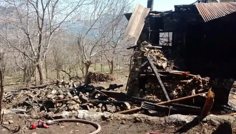 Karaman'da Müstakil Evde Yangın: Trajik Olayda Bir Ölü, Bir Yaralı