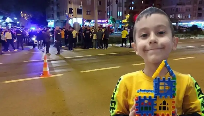 8 Yaşındaki Çocuk Kamyonetin Çarpmasıyla Trajik Bir Şekilde Hayatını Kaybetti