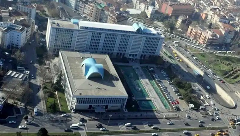 İstanbul Büyükşehir Belediyesi'ndeki Soruşturmanın Gözdesi: "Enderun" WhatsApp Grubu Mesajları