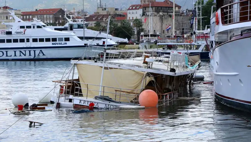 Hırvatistan’da Şiddetli Yağış ve Fırtına: Feribot Kazası Dalgaları Yükseltti