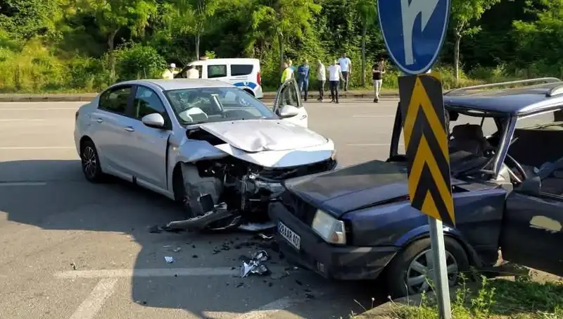 Görele'de Feci Kaza: Sürücü Araç Camından Fırladı!