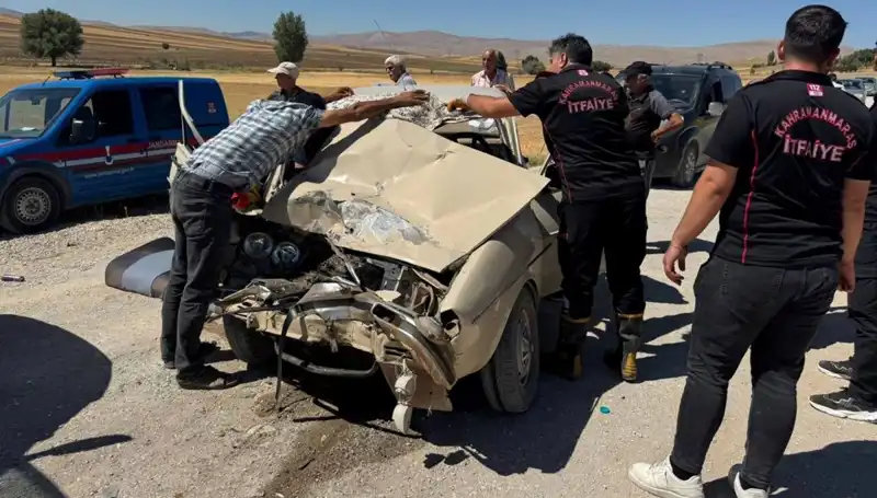 Kahramanmaraş’ta Korkutan Kaza: Kamyonet ve Otomobil Çarpıştı
