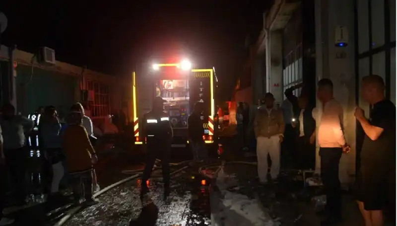Gözlük Fabrikasında Çıkan Yangın Korkuttu, İtfaiye Olayı Anında Kontrol Altına Aldı