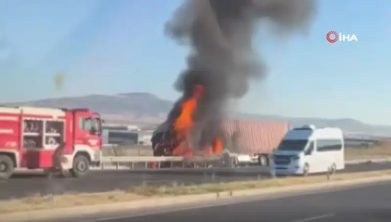 Ankara'da TIR Yangını: Sürücü Son Anda Kurtuluşu Başardı!