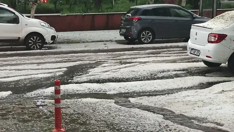 Ardahan’da Dolu Felaketi: Şehir Beyaza Büründü, Yaşanan Zarar Kapasite Aşırı!