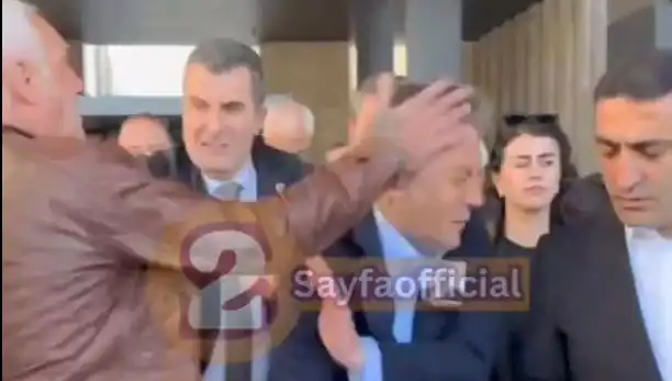 Özgür Özel’e AKM Çıkışında Saldırı: Olayın Ayrıntıları ve Tepkiler