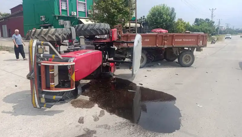 Otomobil ile Çarpışan Traktör Devrildi: İki Kişi Yaralandı