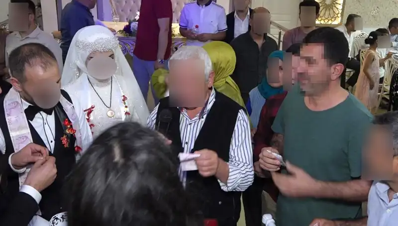 Davetsiz Düğünde Pasta Yedi, Takıları Çaldı: Olayın Perde Arkası