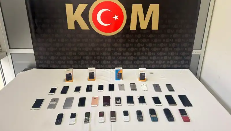 Gümrük Kaçağı 37 Cep Telefonu Ele Geçirildi: Kaçakçılıkla Mücadelede Yeni Başarı