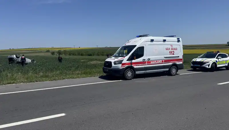 Edirne'de Devrilen Araçta Sürücü ve Eşi Yaralandı: Olayın Detayları