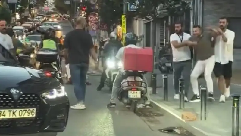 Nişantaşı'nda Yol Verme Kavgası: Sopalı Şiddet Olayı Büyüyor